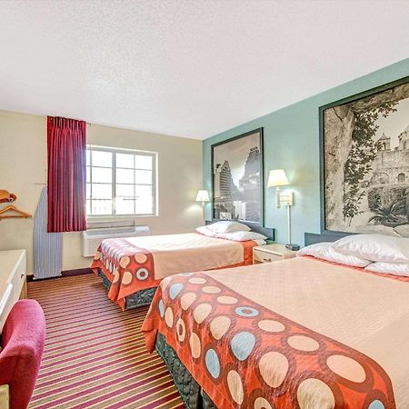 Готель Super 8 By Wyndham San Antonio/Fiesta Екстер'єр фото