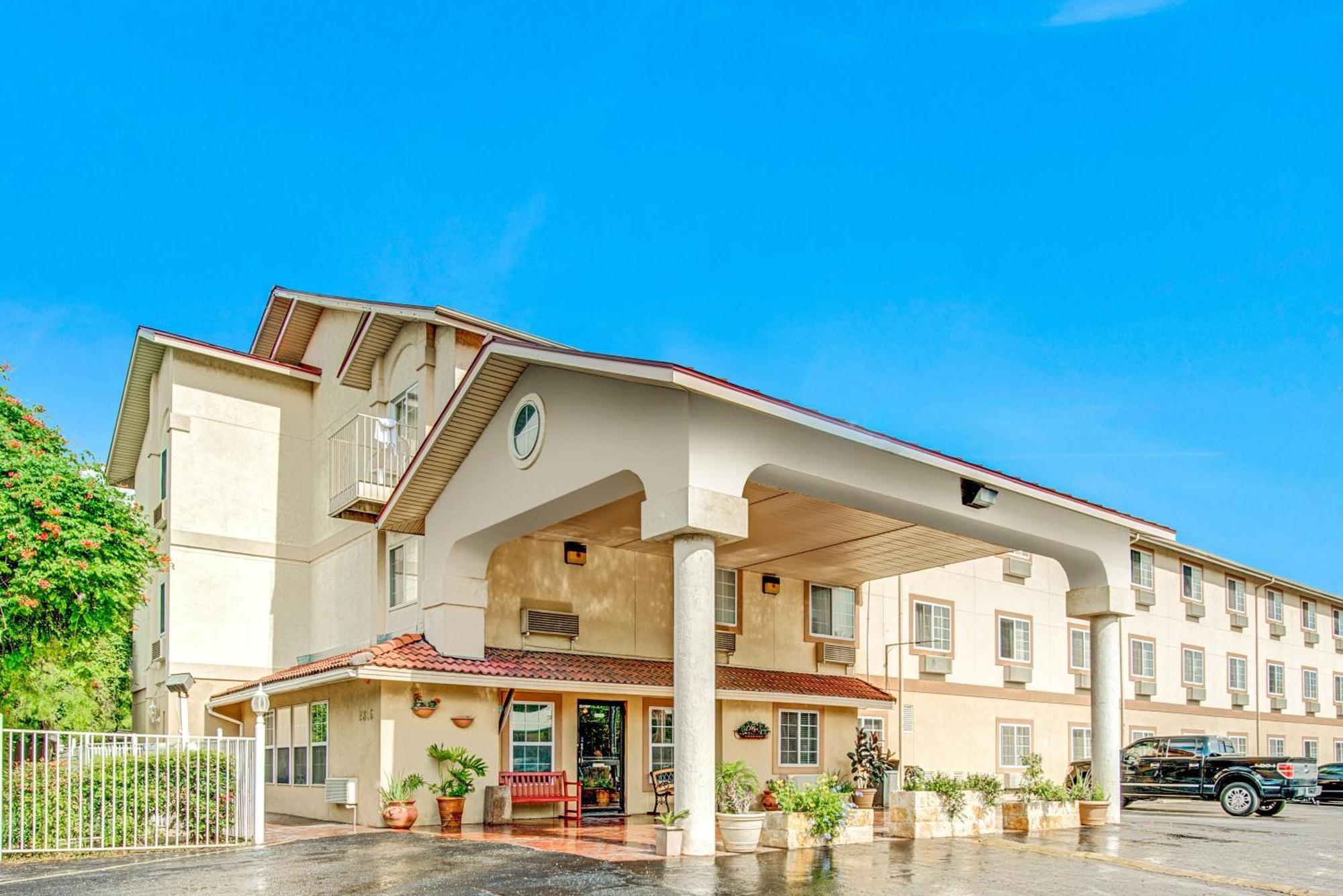 Готель Super 8 By Wyndham San Antonio/Fiesta Екстер'єр фото